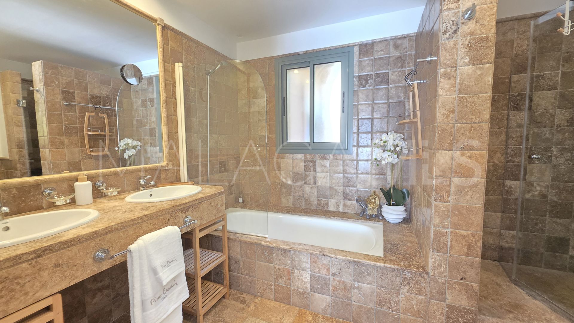 For sale ground floor apartment in Benatalaya