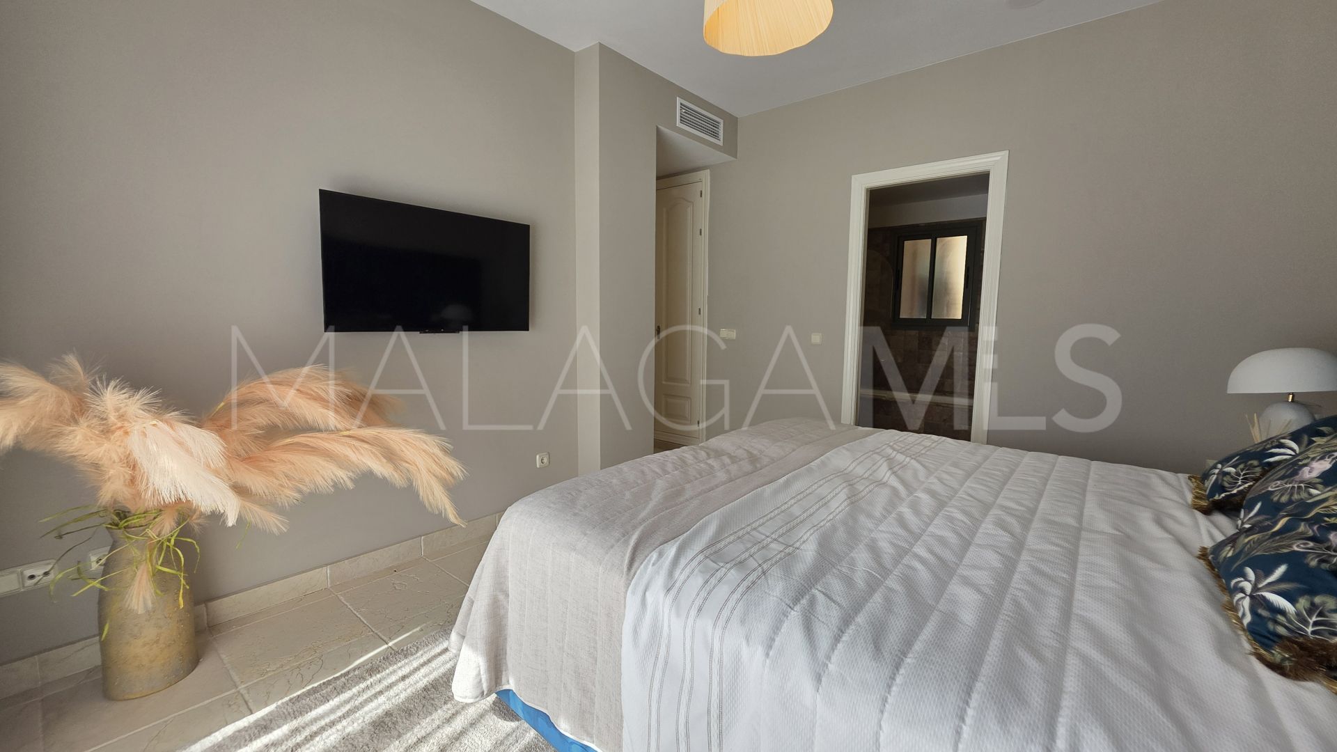 For sale ground floor apartment in Benatalaya
