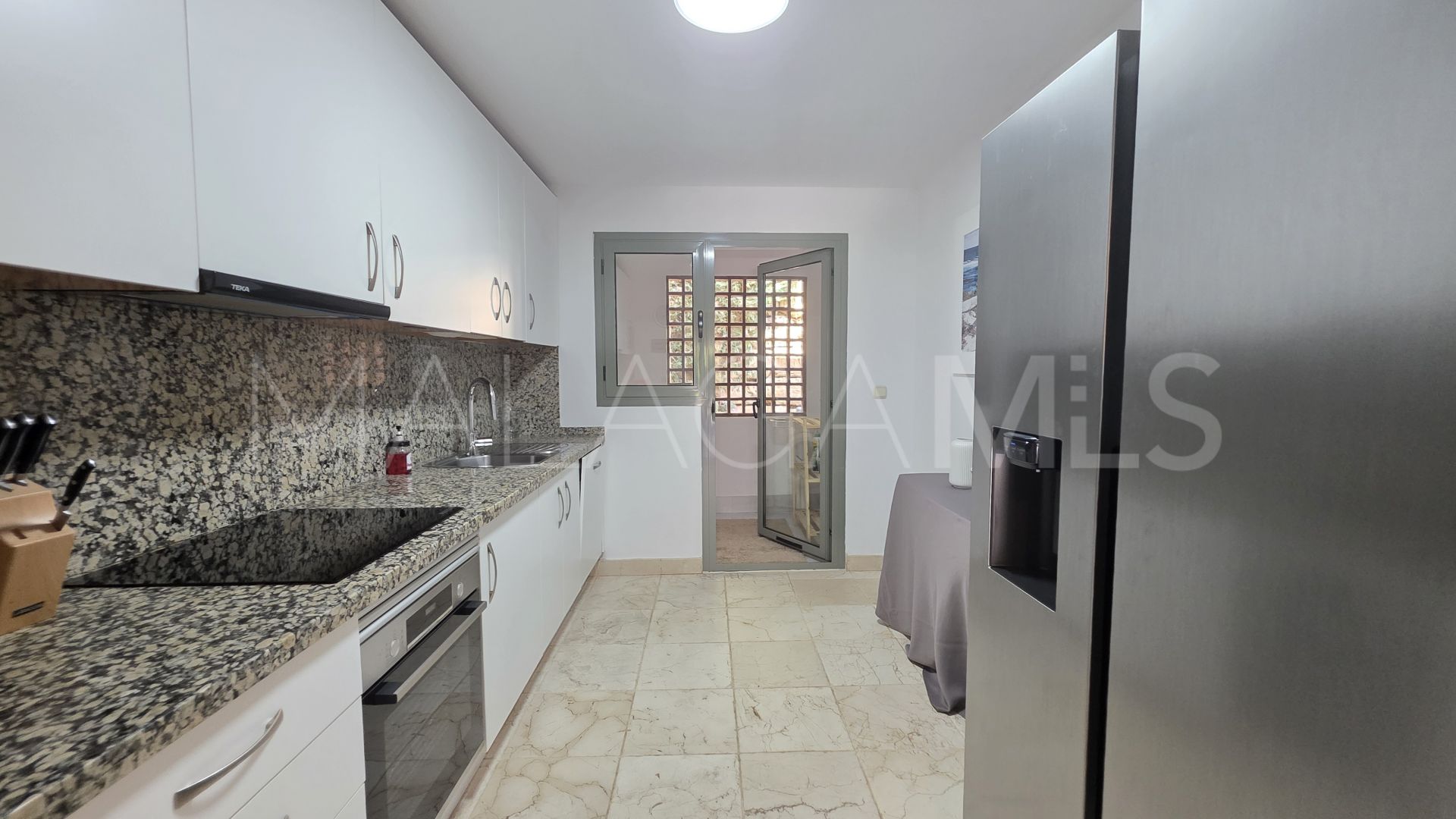 For sale ground floor apartment in Benatalaya