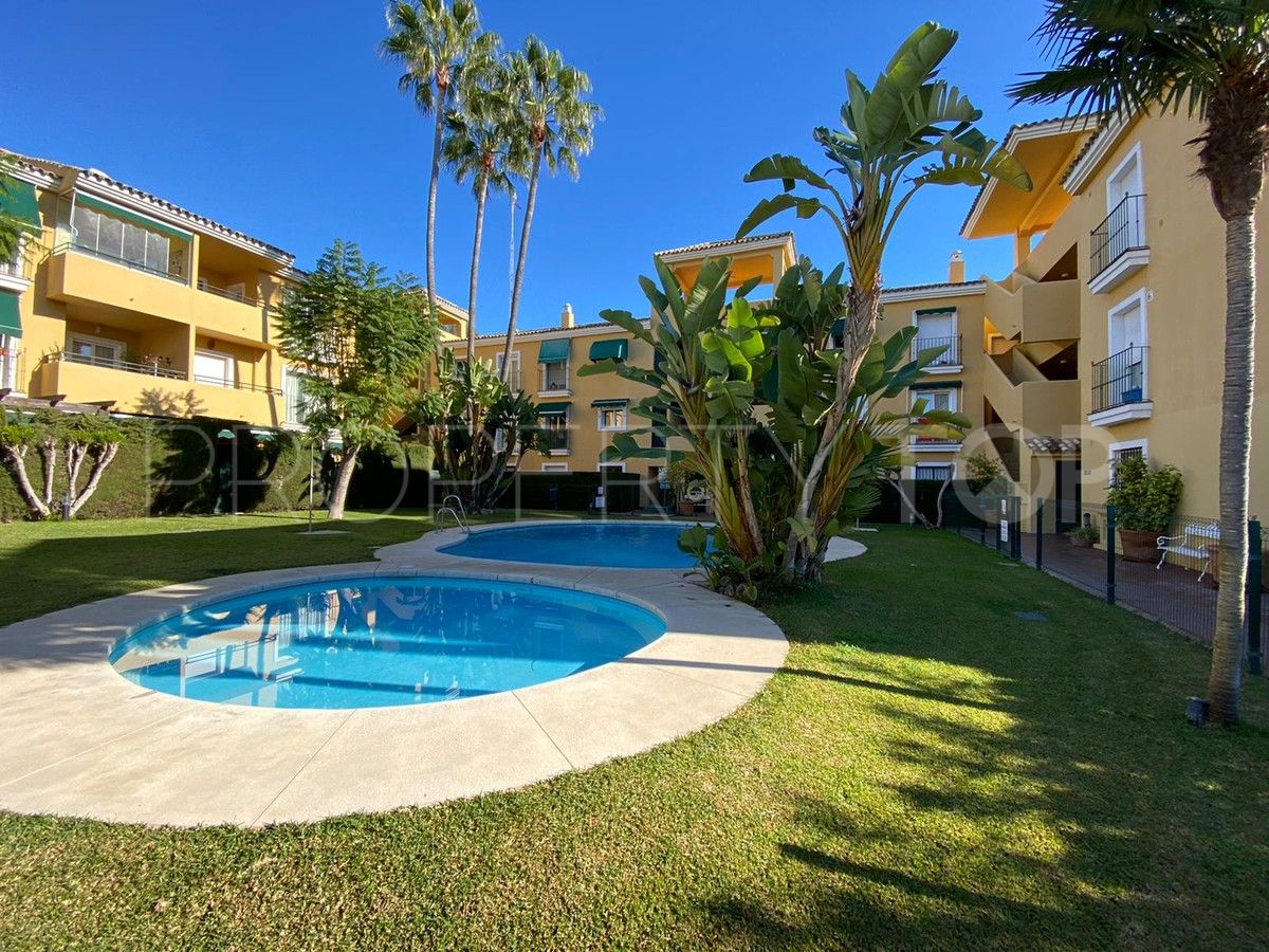 Buy apartment in Guadalmina Baja