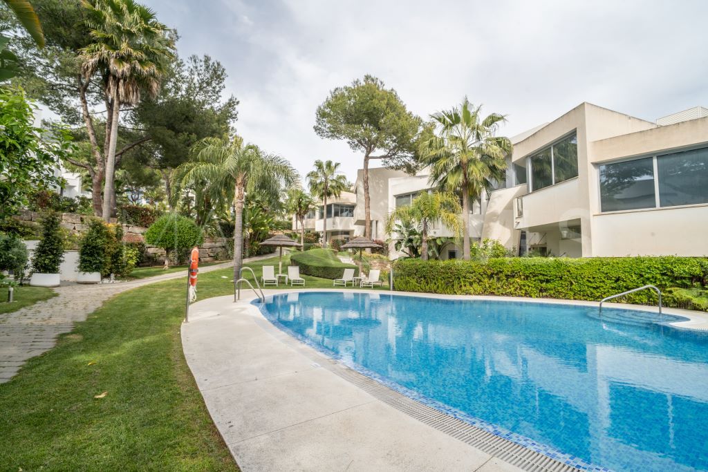 For sale town house in Sierra Blanca with 3 bedrooms