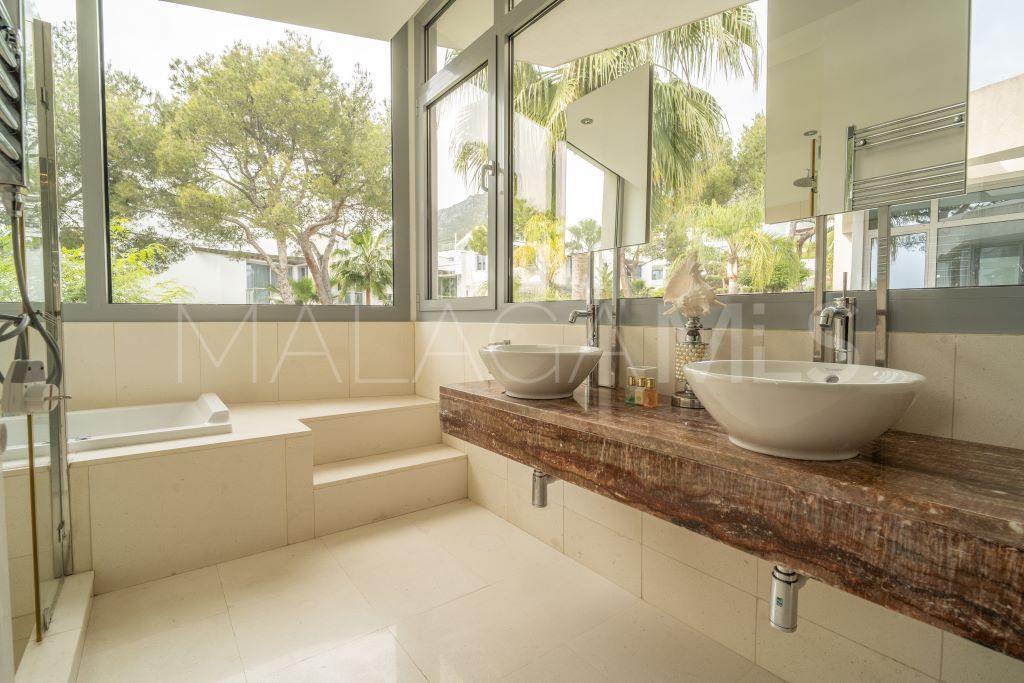 For sale town house in Sierra Blanca with 3 bedrooms