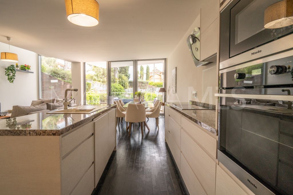 For sale town house in Sierra Blanca with 3 bedrooms