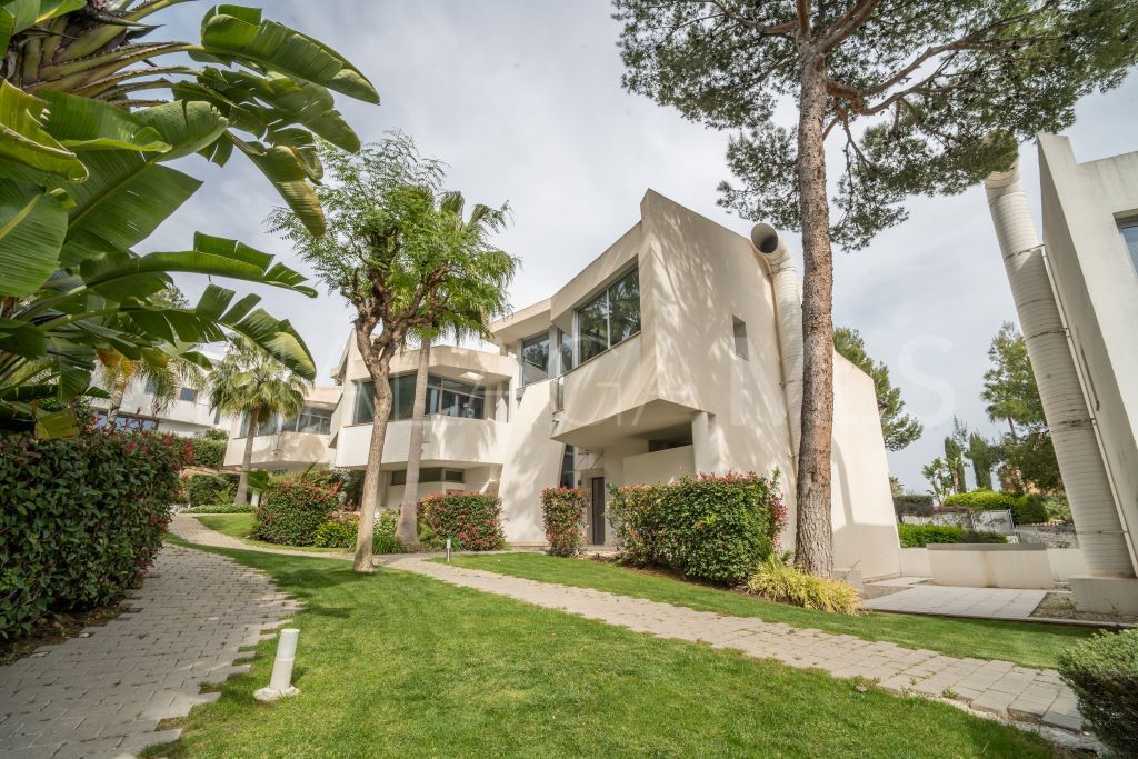 For sale town house in Sierra Blanca with 3 bedrooms