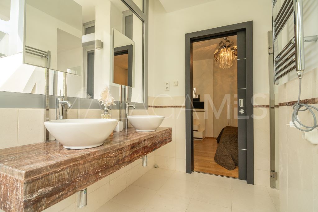For sale town house in Sierra Blanca with 3 bedrooms