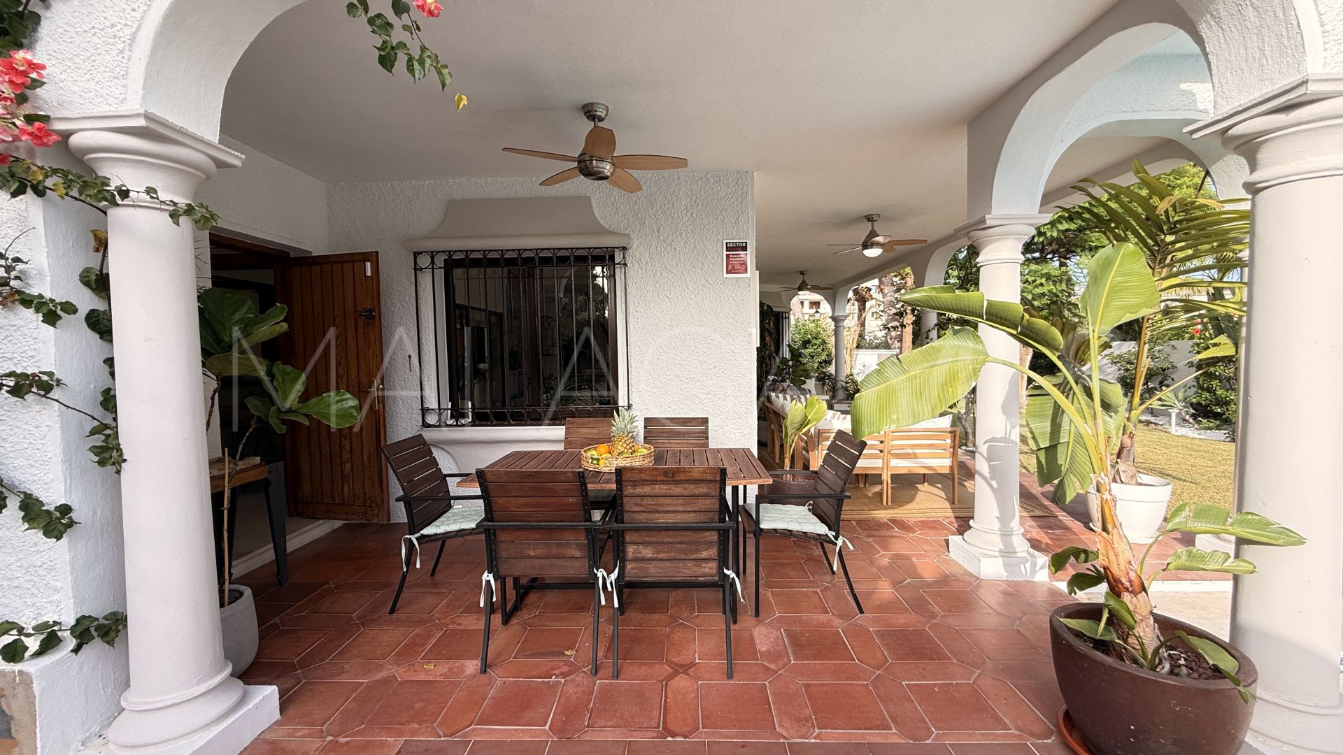 Villa for sale in El Paraiso