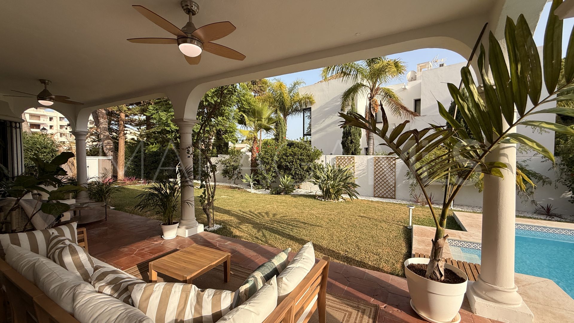 Villa for sale in El Paraiso