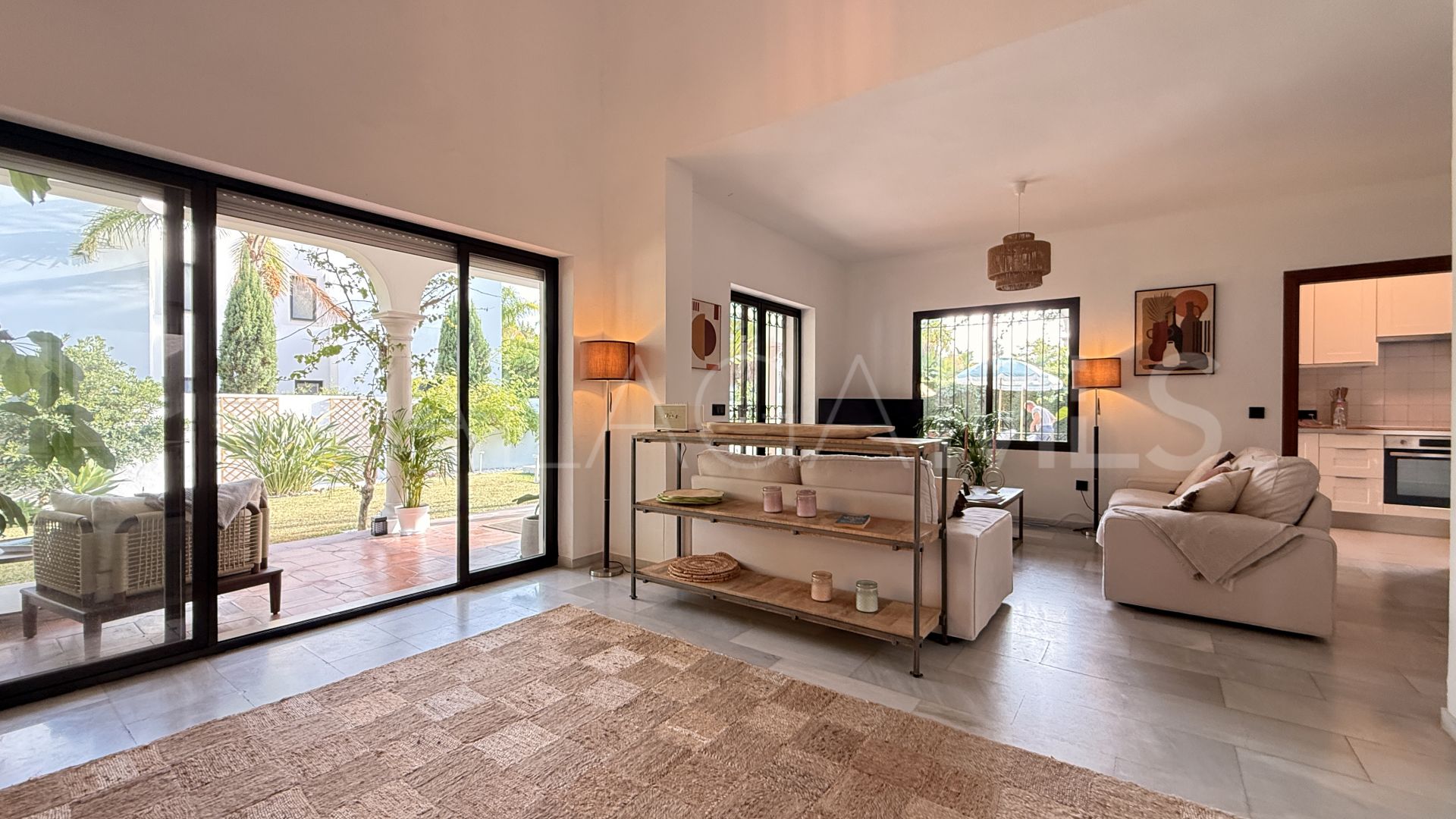 Villa for sale in El Paraiso