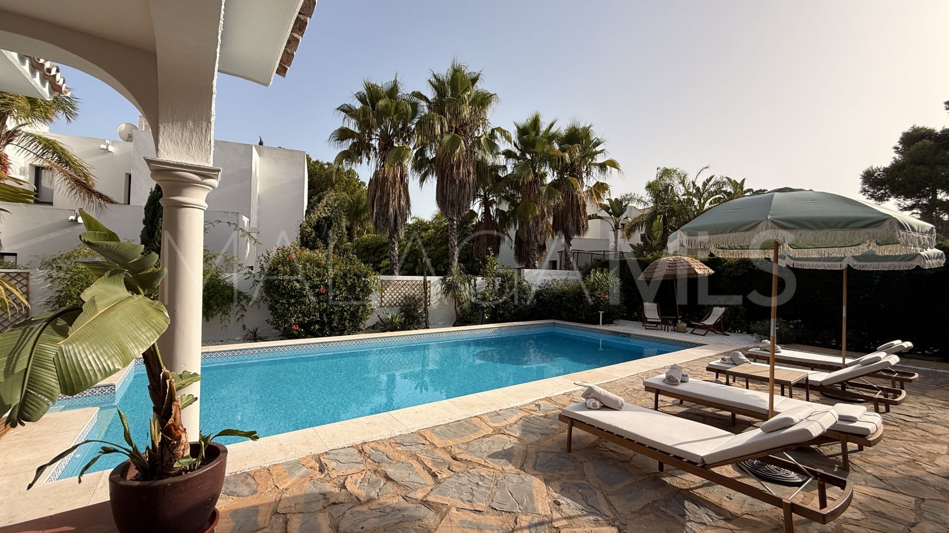 Villa for sale in El Paraiso