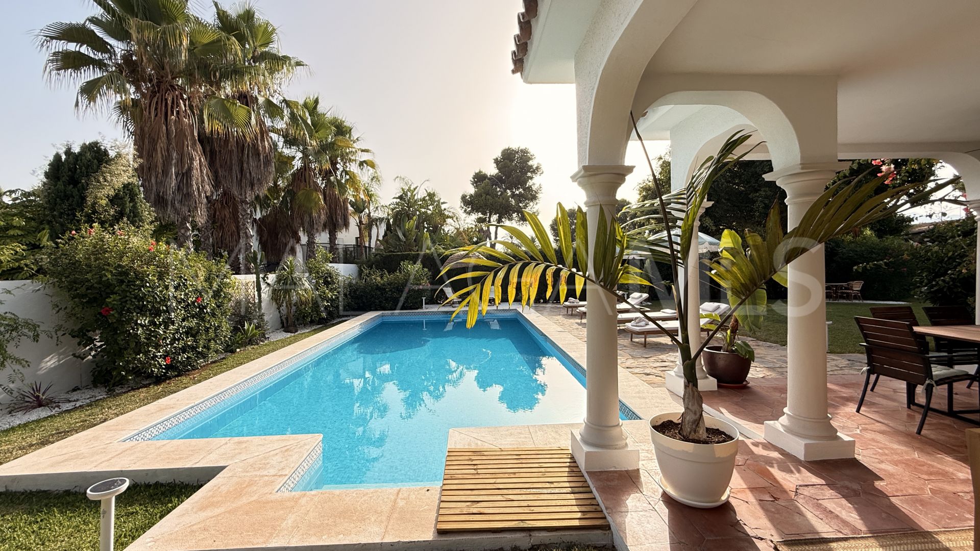 Villa for sale in El Paraiso