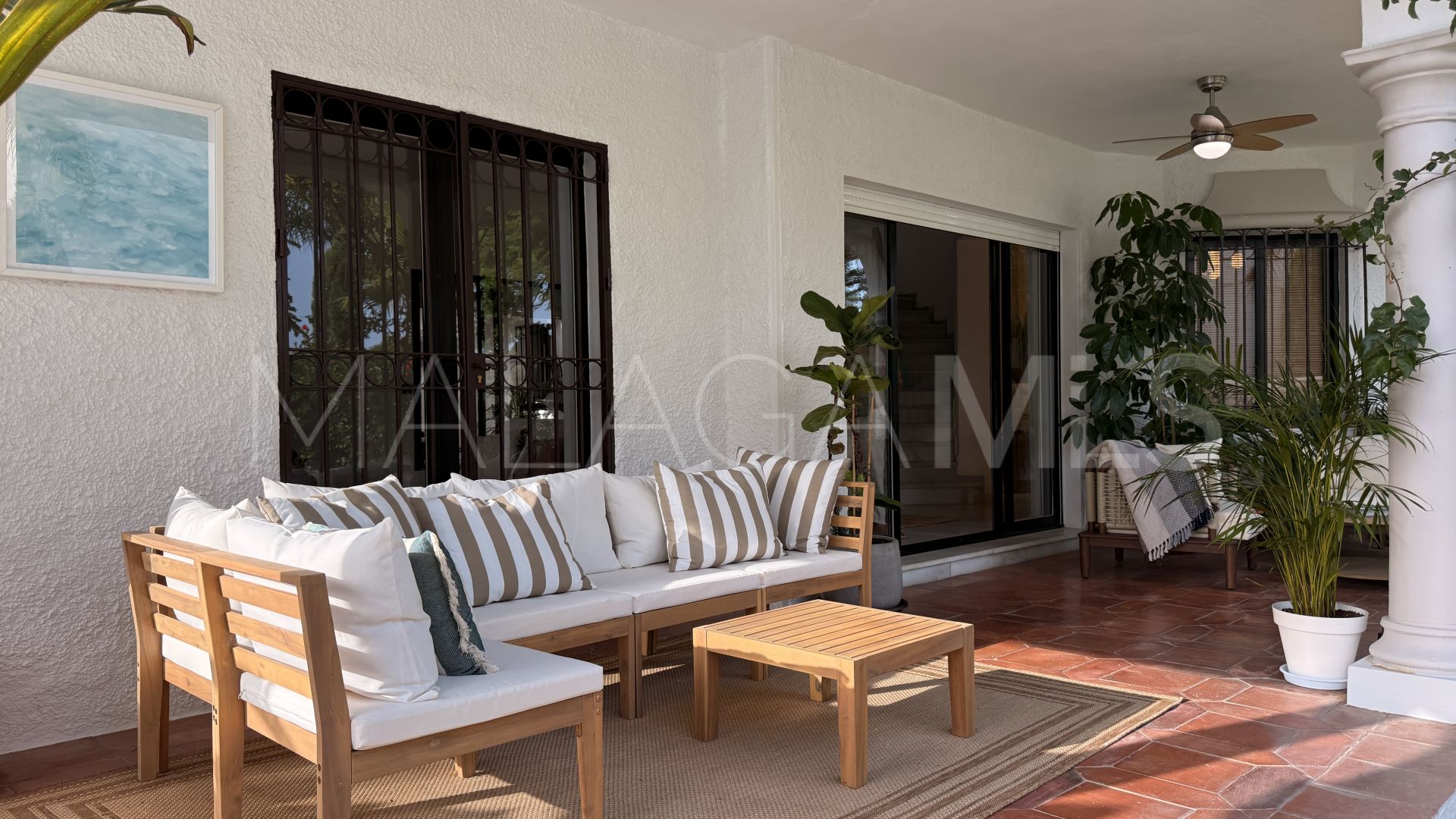 Villa for sale in El Paraiso