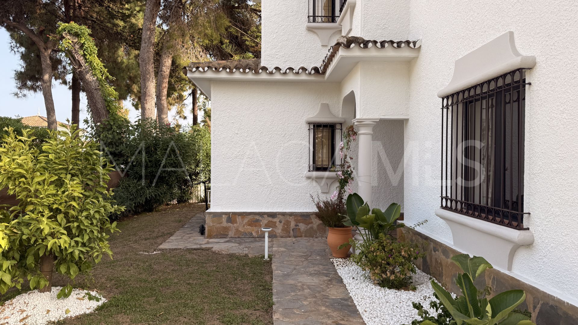 Villa for sale in El Paraiso
