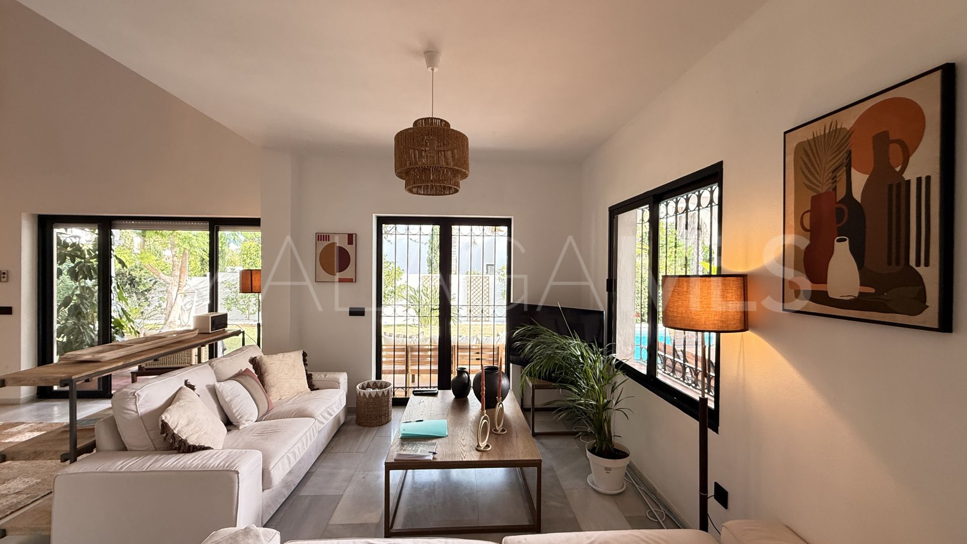 Villa for sale in El Paraiso