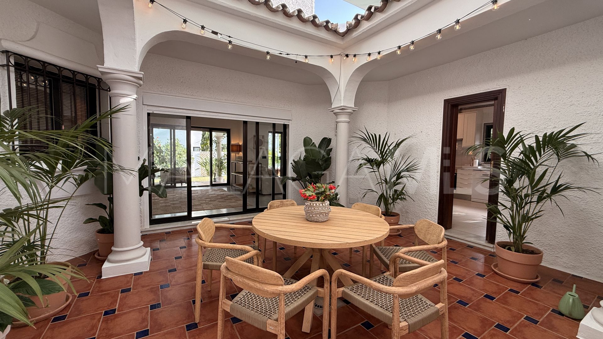 Villa for sale in El Paraiso