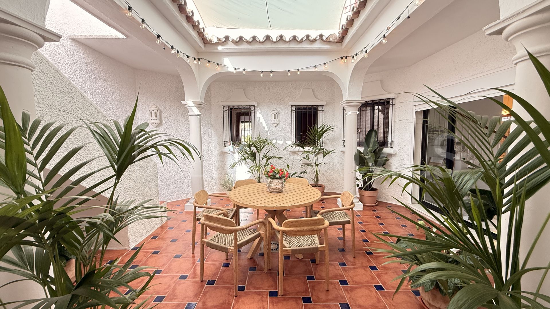 Villa for sale in El Paraiso