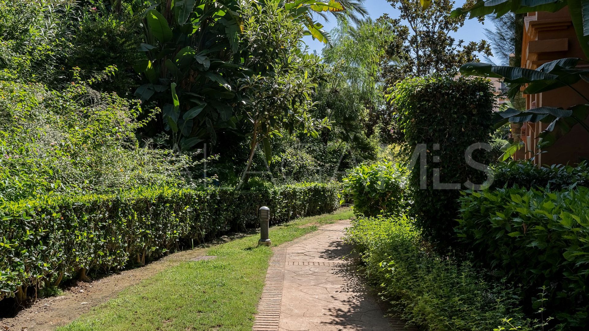 Markplanslägenhet for sale in Benatalaya