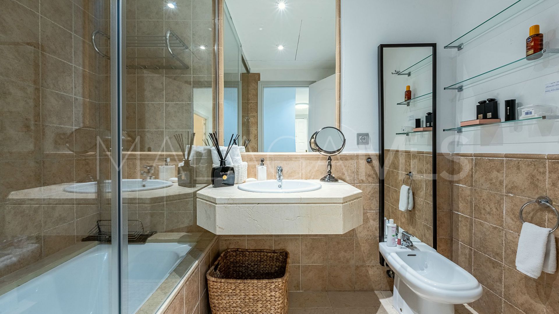 Markplanslägenhet for sale in Benatalaya