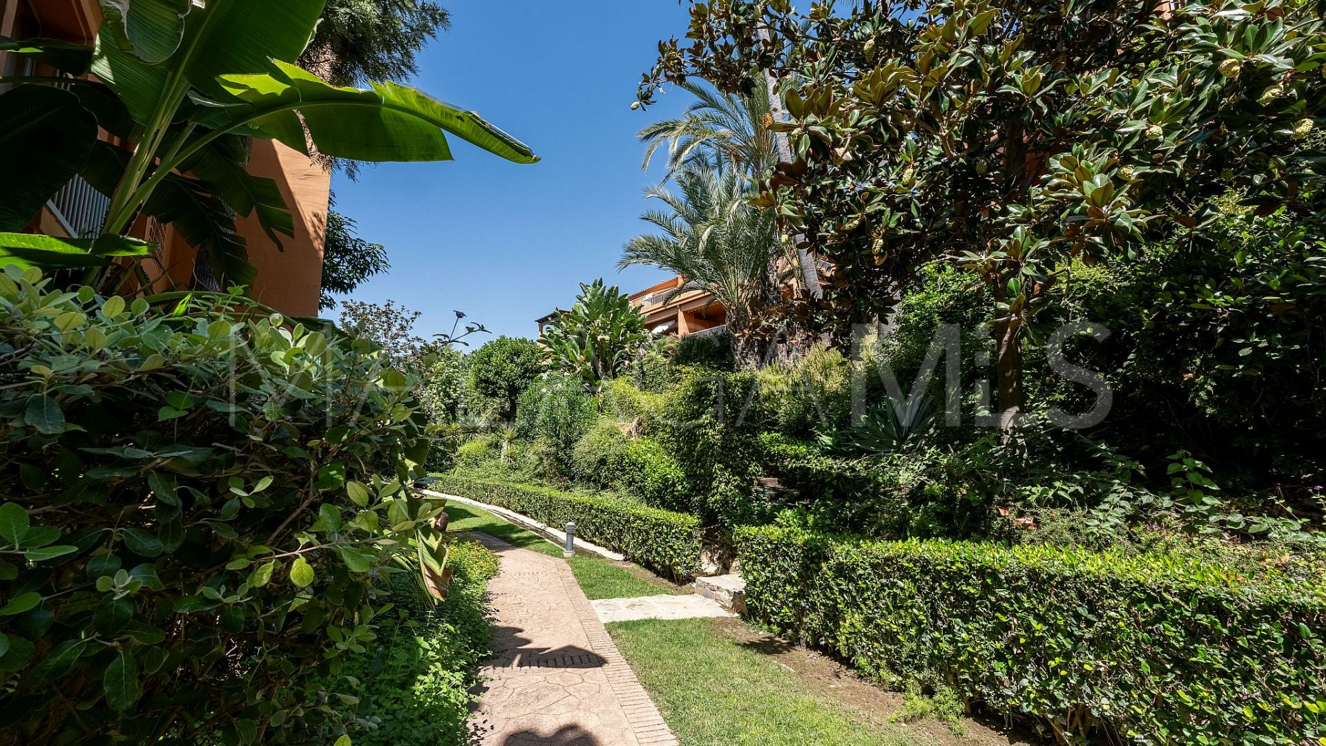 Markplanslägenhet for sale in Benatalaya