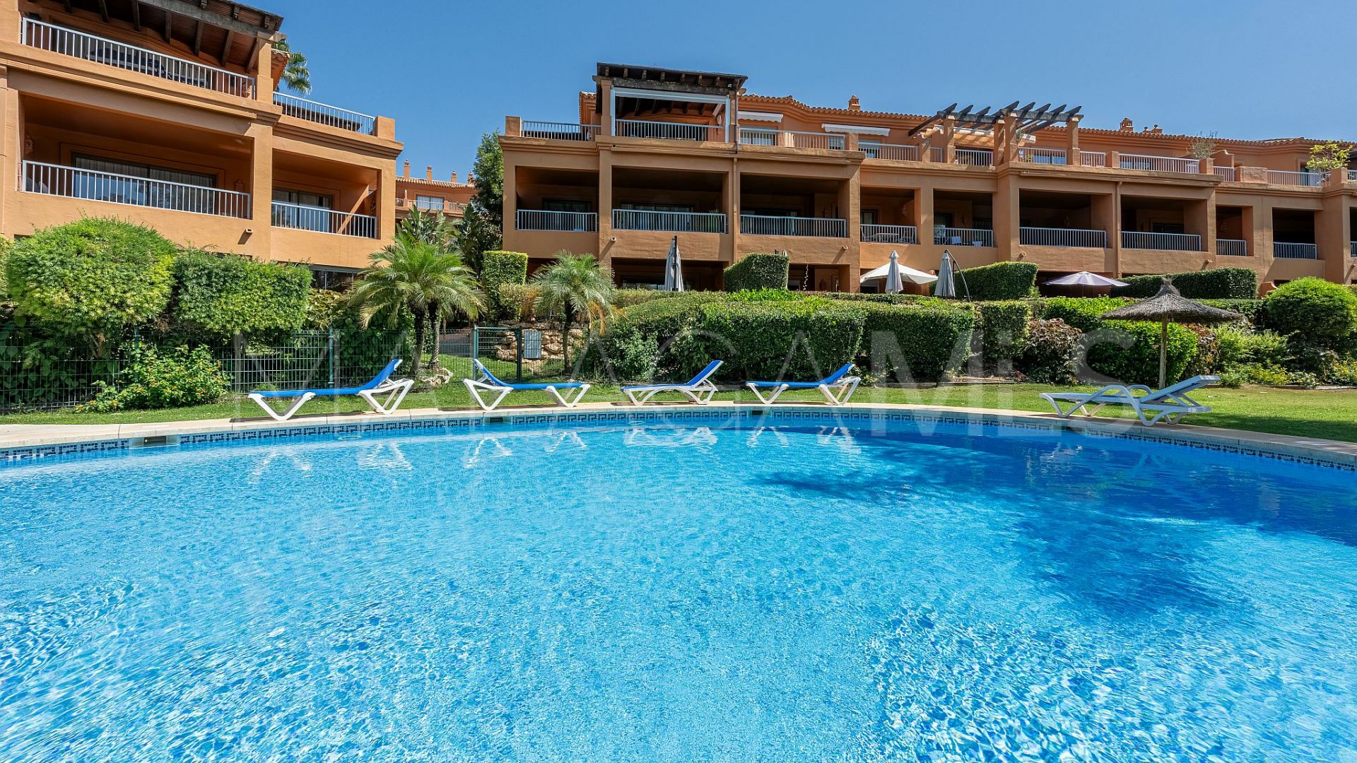 Markplanslägenhet for sale in Benatalaya