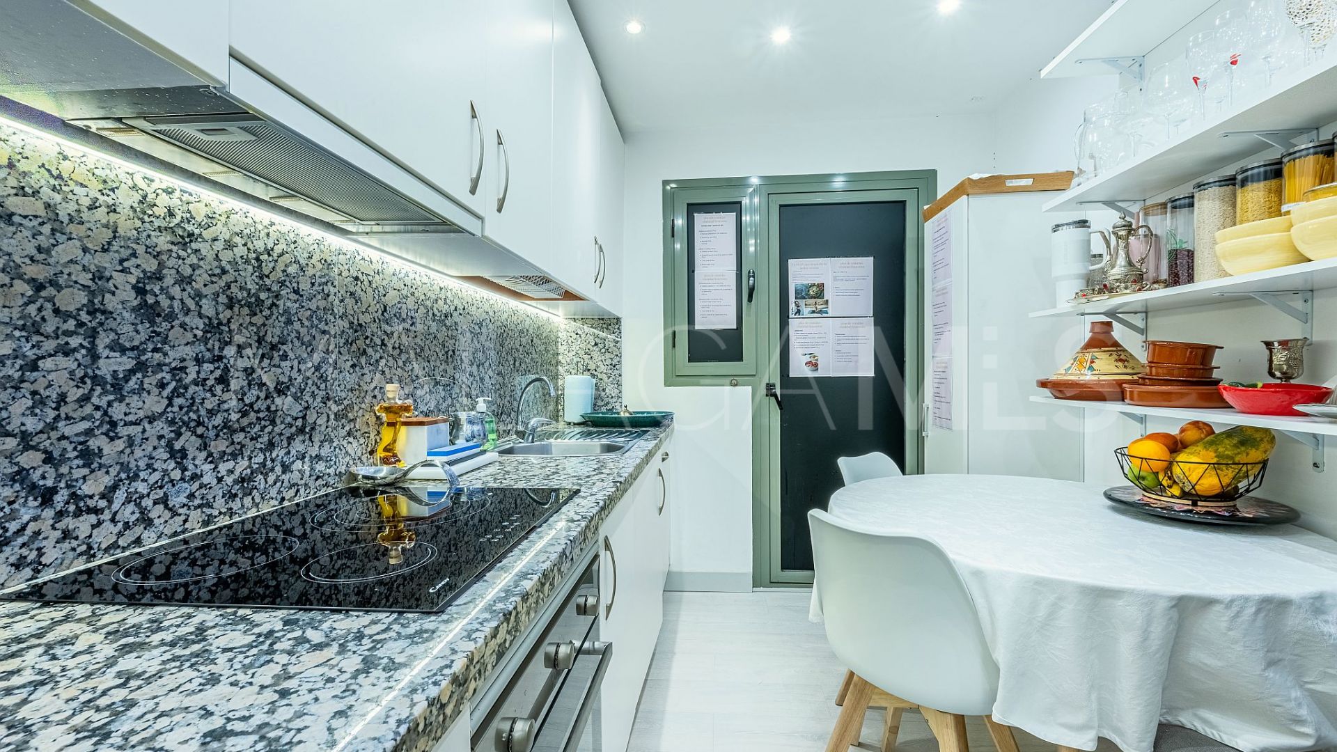 Markplanslägenhet for sale in Benatalaya