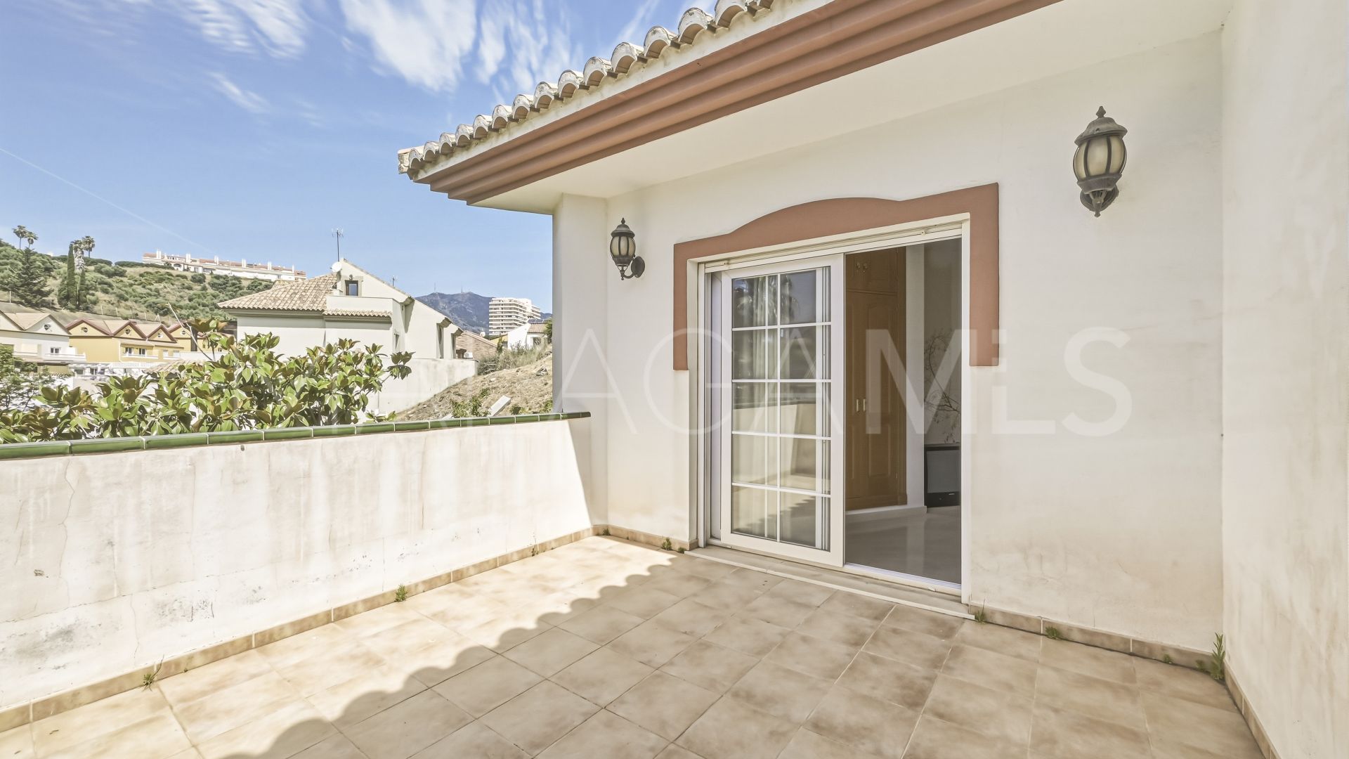 Buy 5 bedrooms chalet in Benalmadena