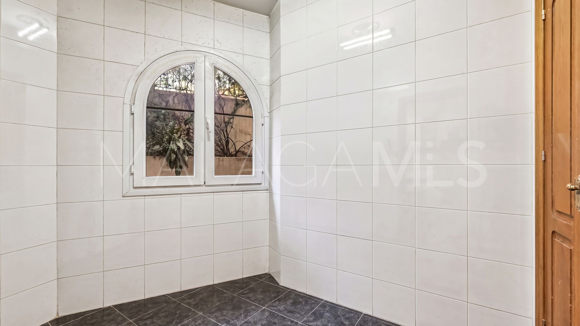 Buy 5 bedrooms chalet in Benalmadena
