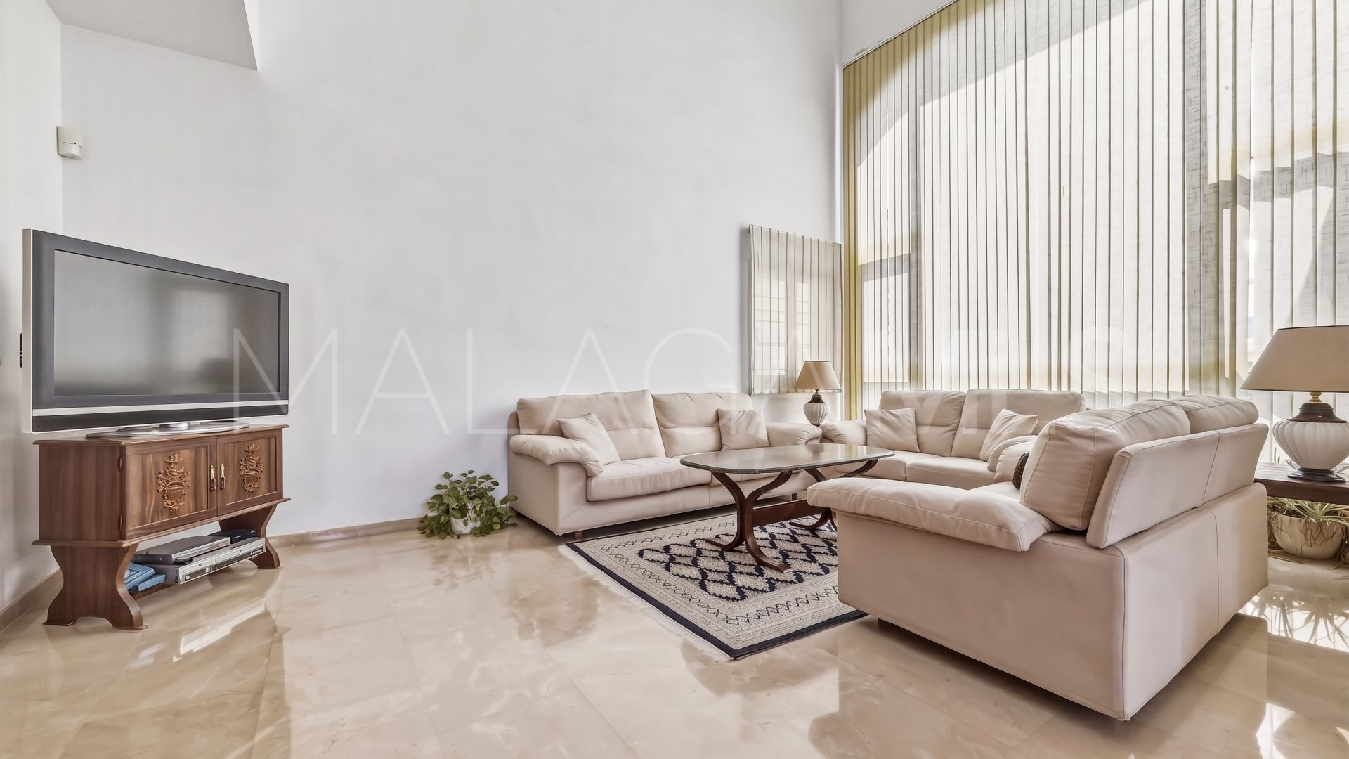 Buy 5 bedrooms chalet in Benalmadena