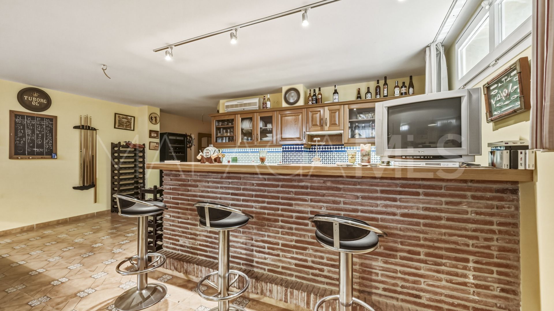 Buy 5 bedrooms chalet in Benalmadena
