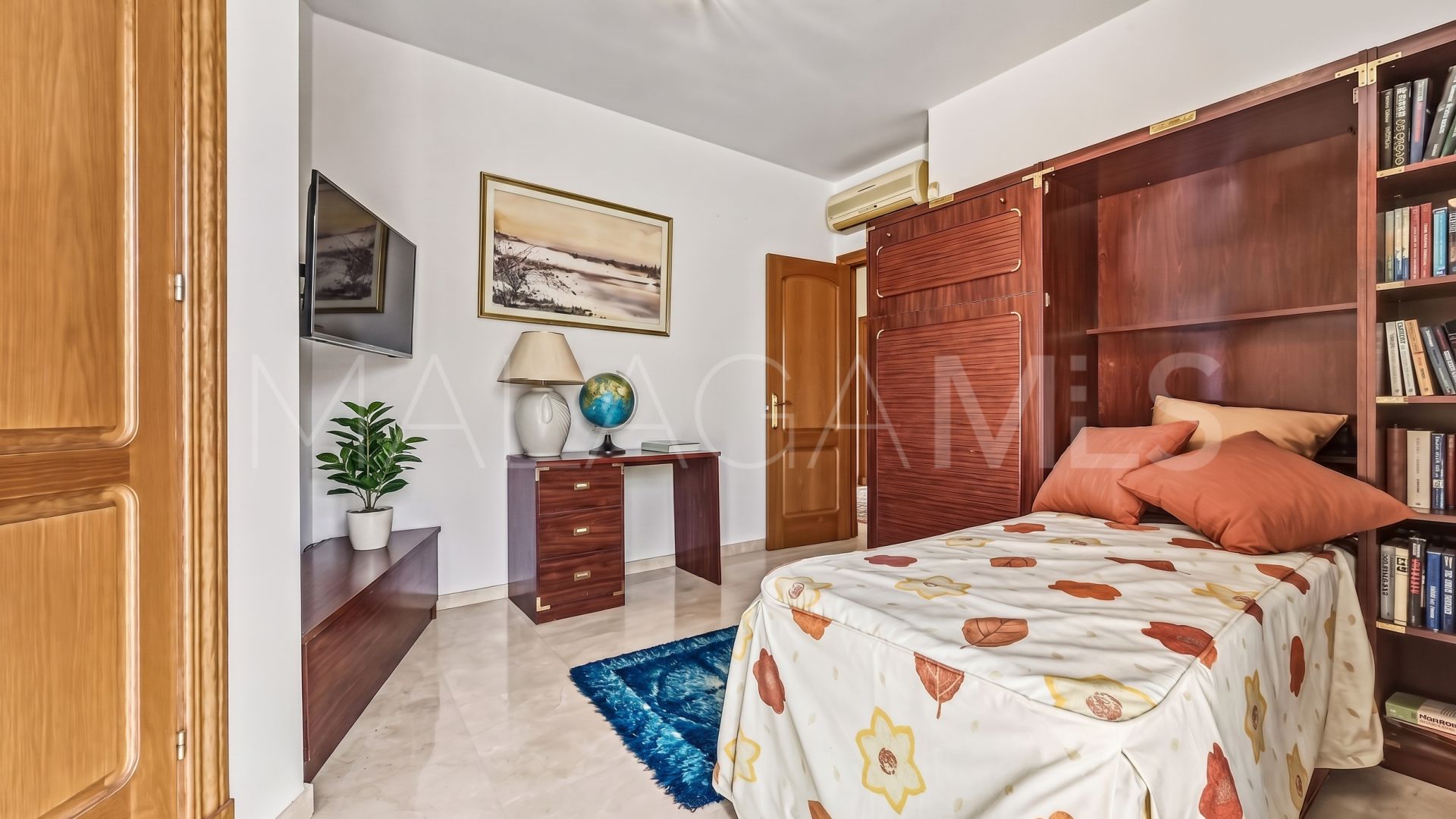 Buy 5 bedrooms chalet in Benalmadena