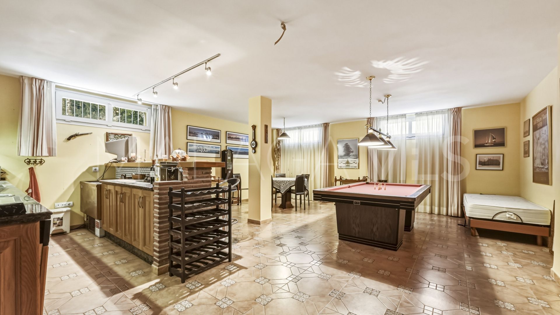 Buy 5 bedrooms chalet in Benalmadena