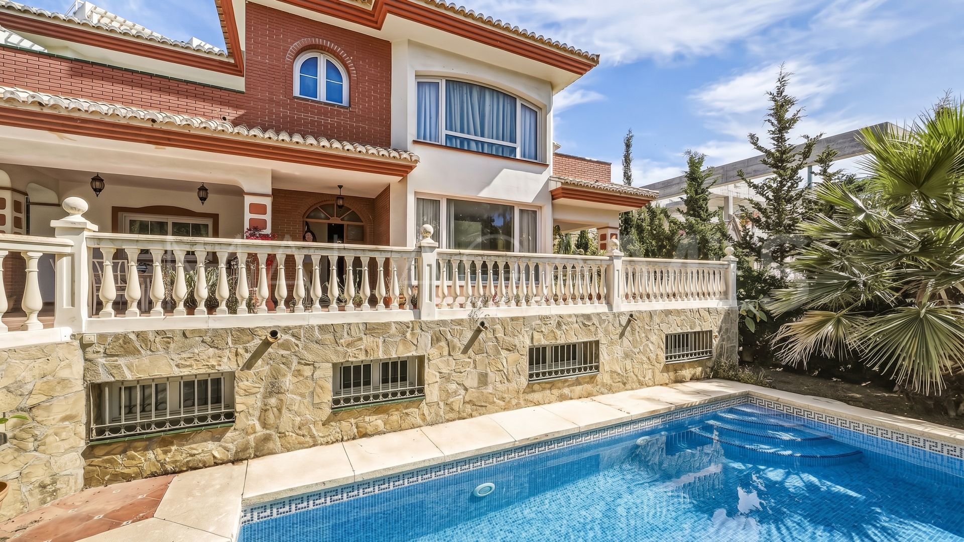 Buy 5 bedrooms chalet in Benalmadena