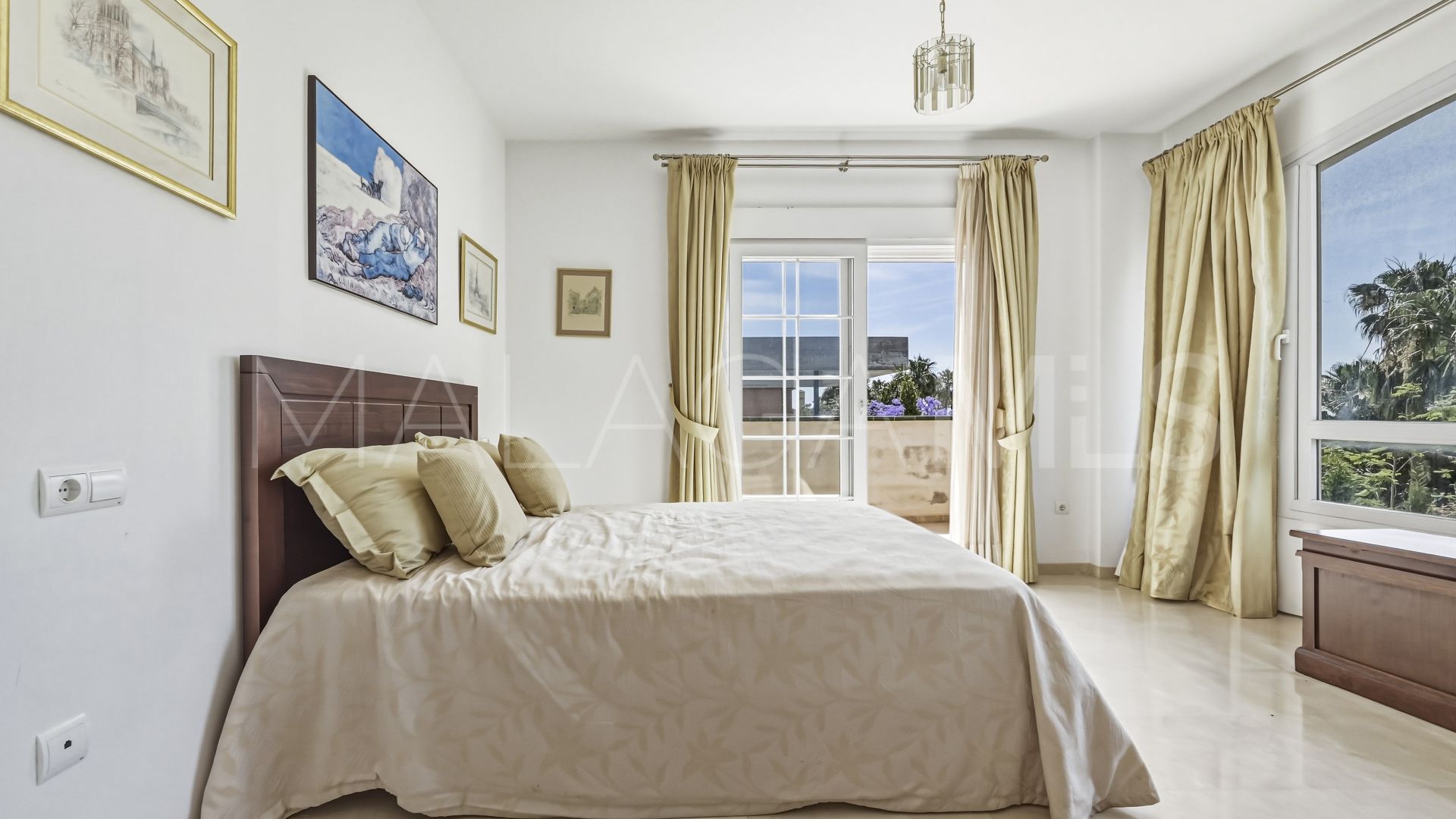 Buy 5 bedrooms chalet in Benalmadena