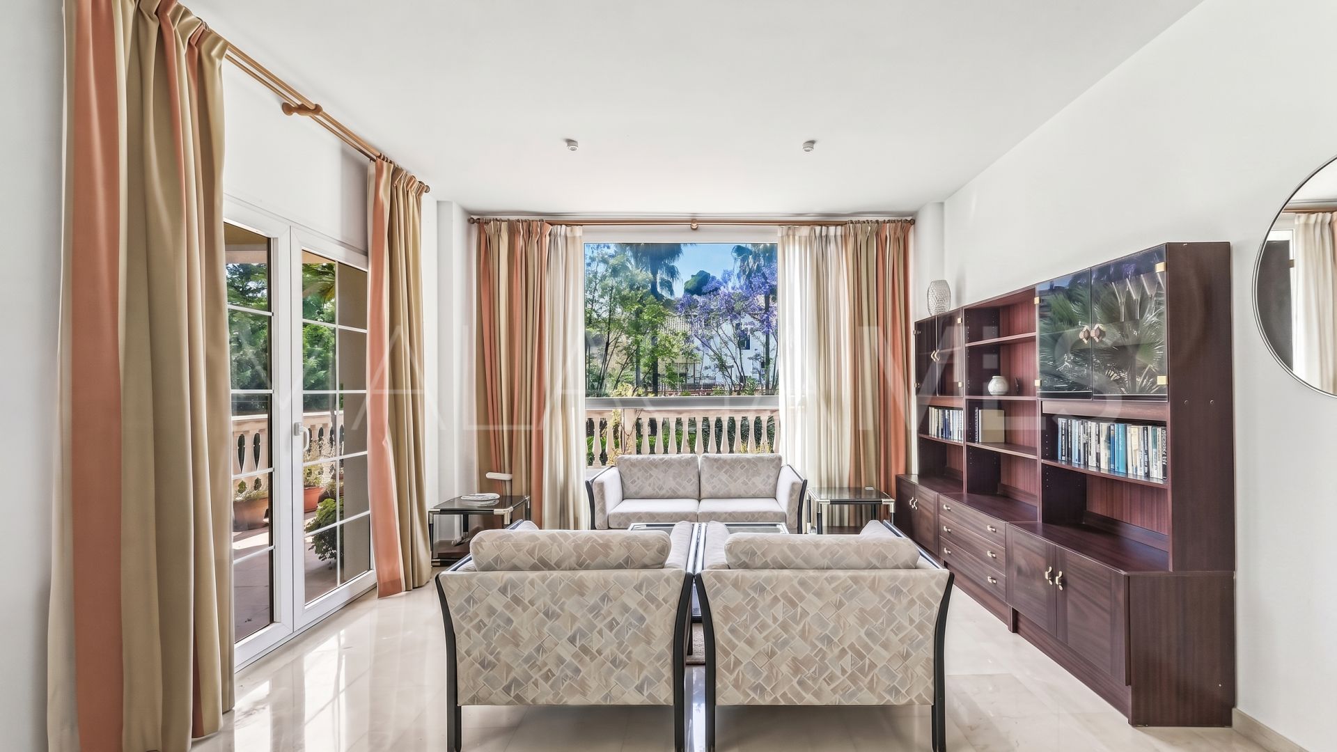 Buy 5 bedrooms chalet in Benalmadena