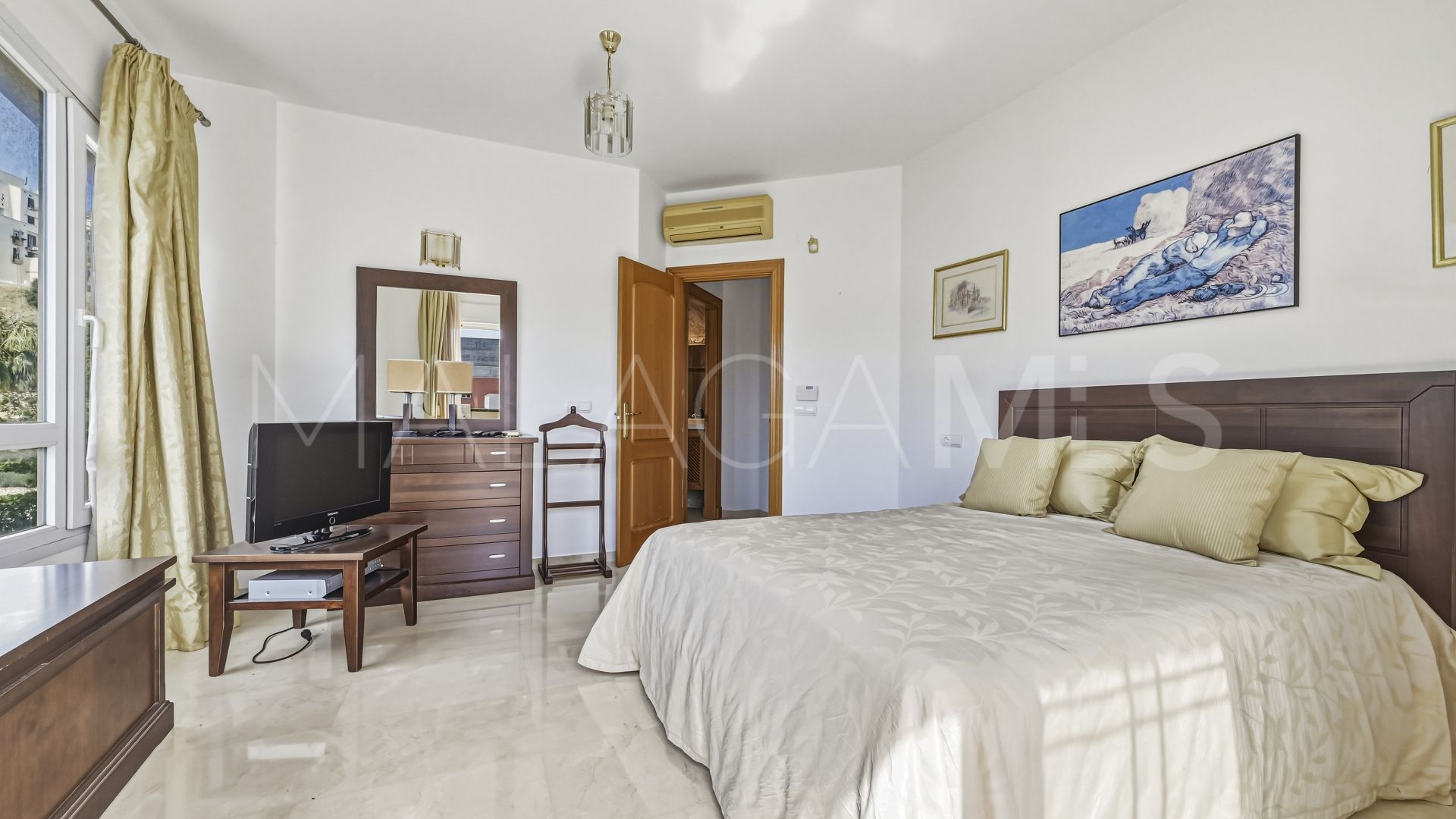 Buy 5 bedrooms chalet in Benalmadena