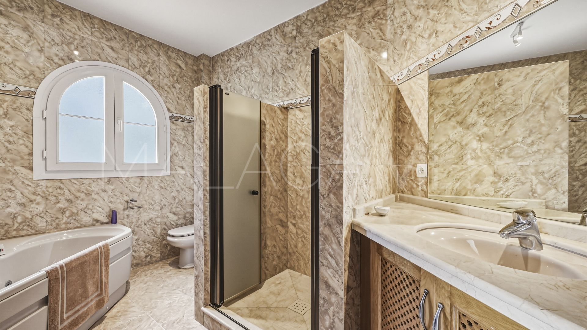 Buy 5 bedrooms chalet in Benalmadena