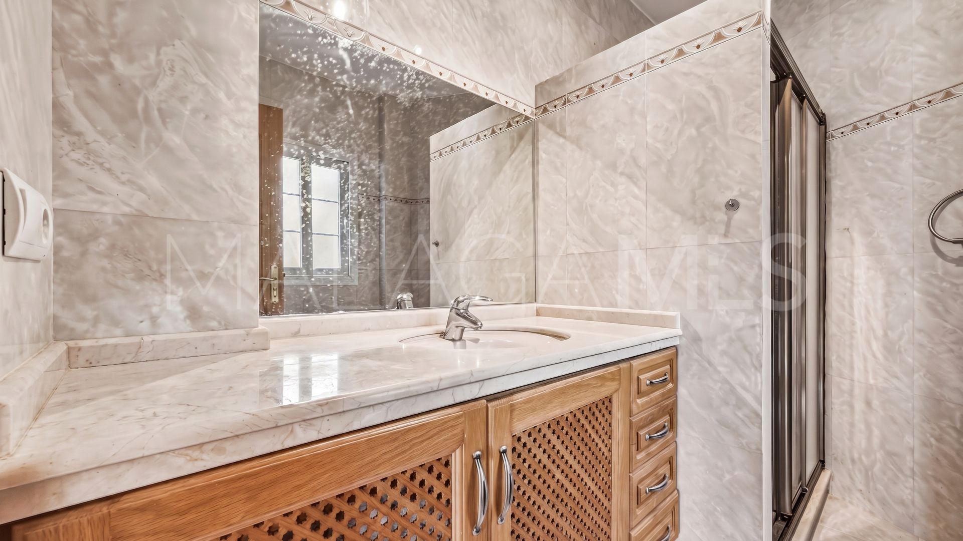 Buy 5 bedrooms chalet in Benalmadena
