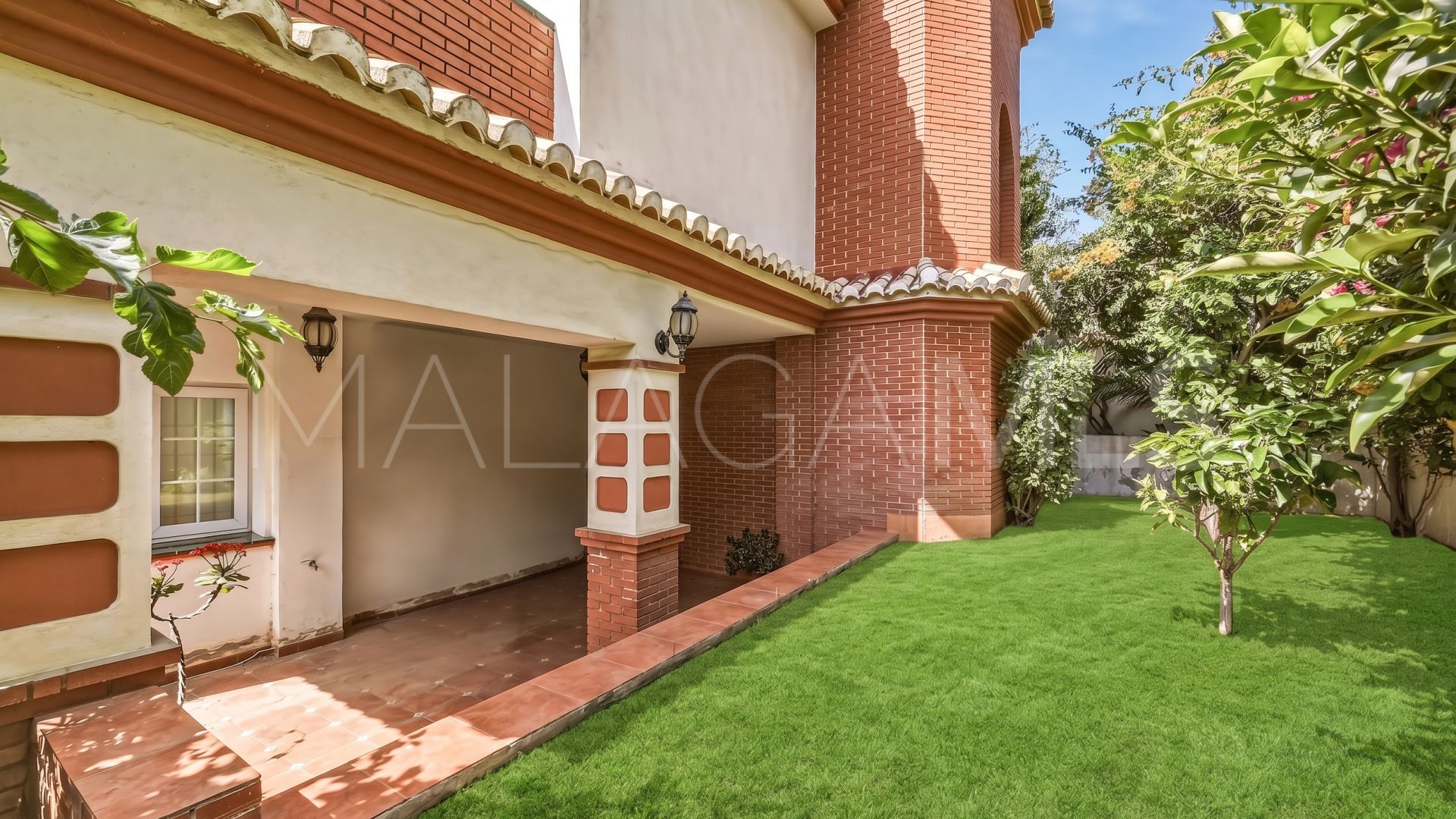 Buy 5 bedrooms chalet in Benalmadena