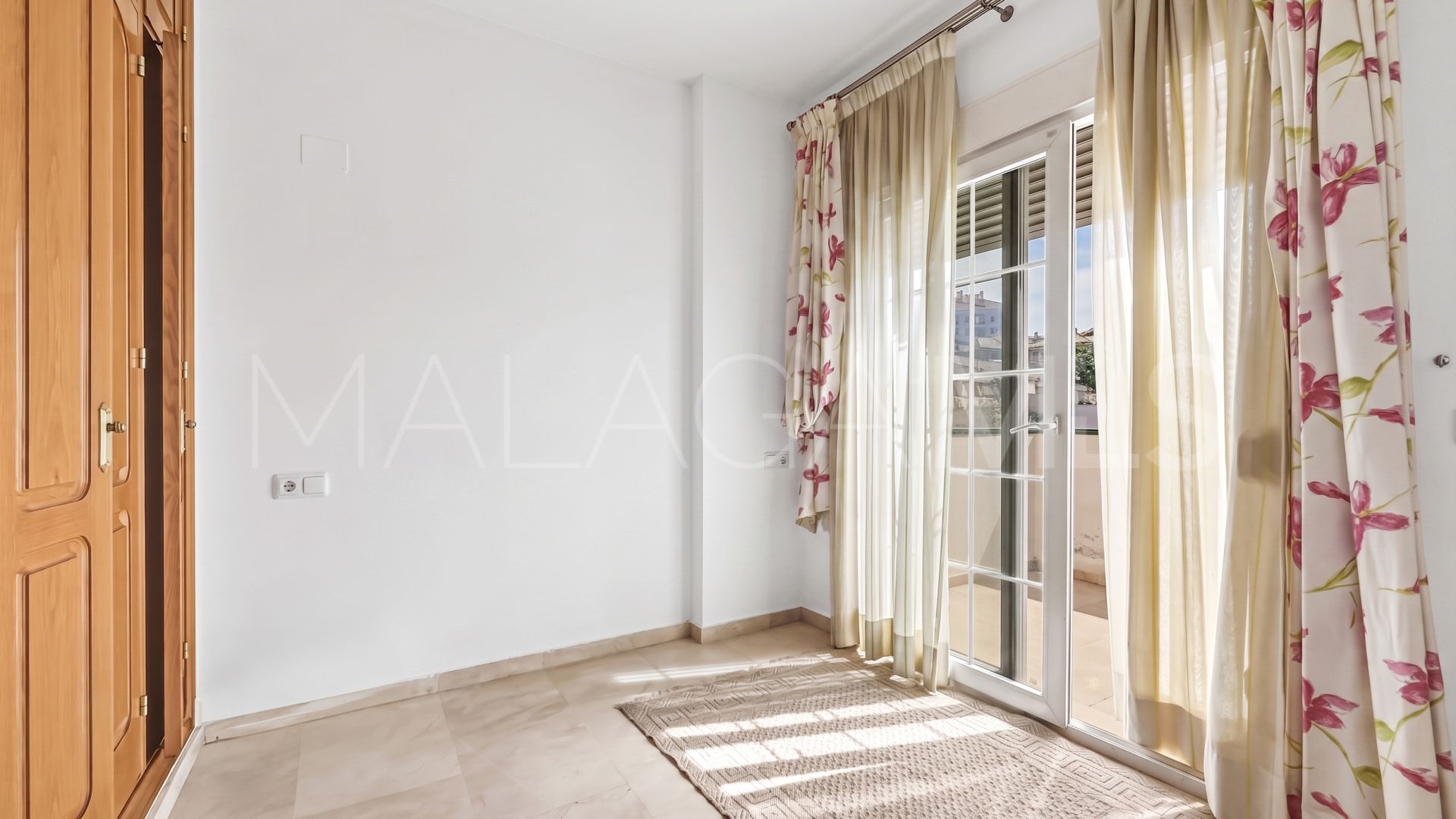 Buy 5 bedrooms chalet in Benalmadena