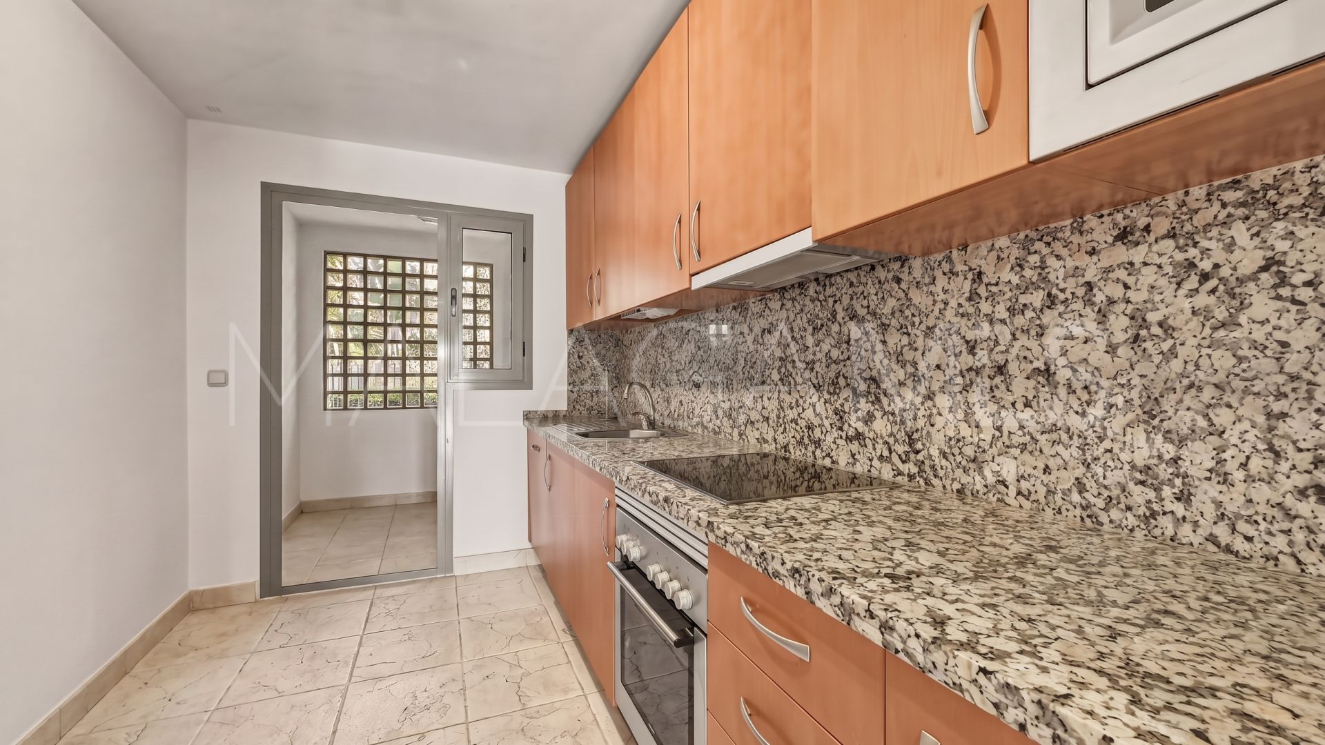 Markplanslägenhet for sale in Benatalaya