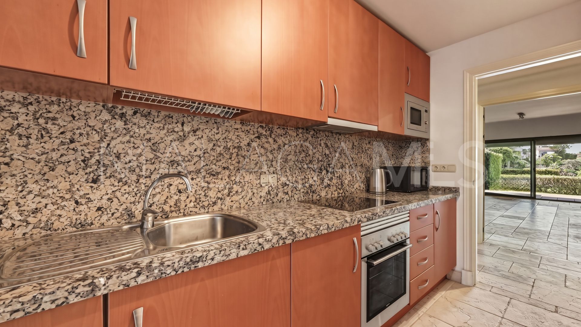 Markplanslägenhet for sale in Benatalaya