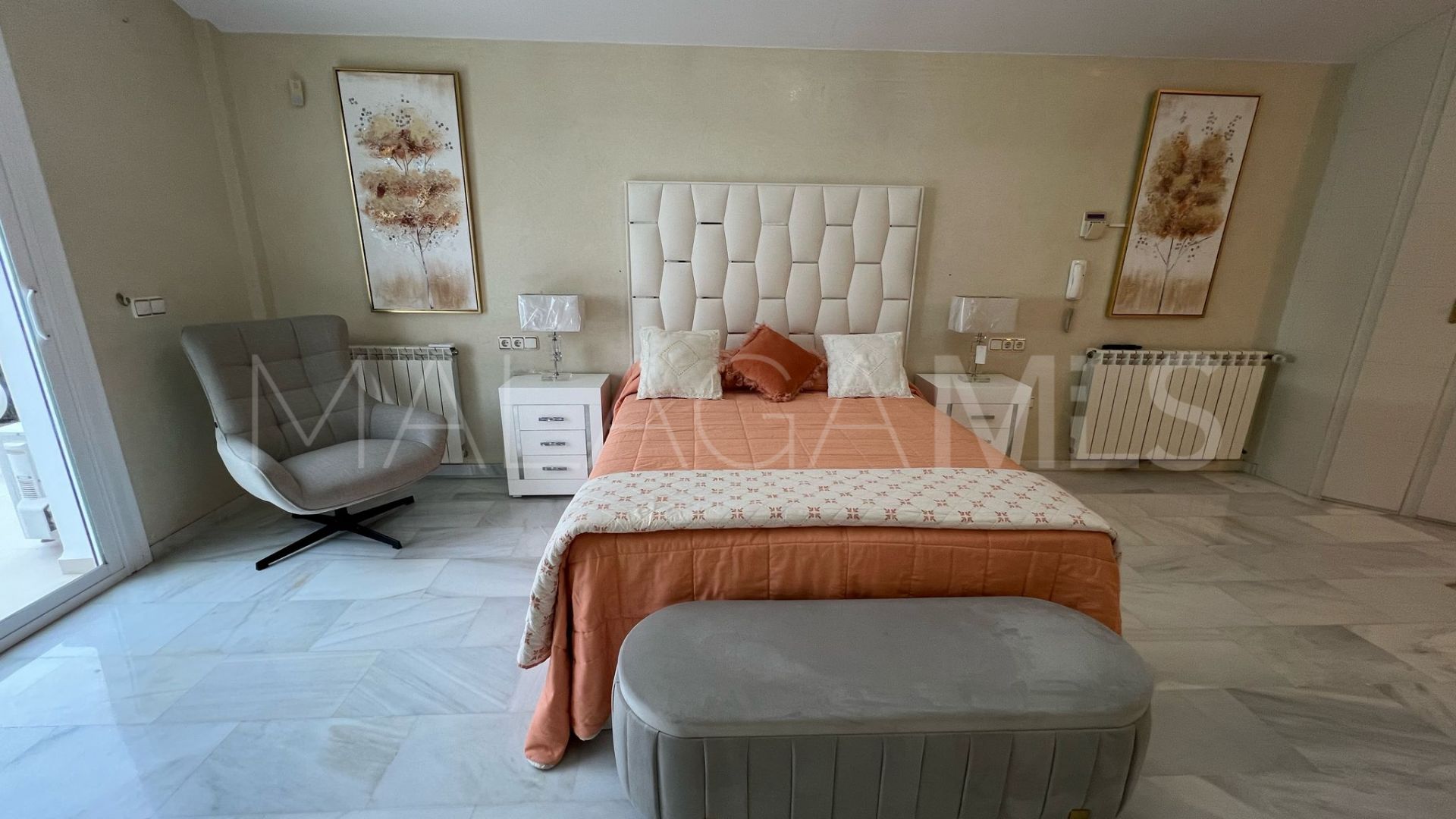 Villa for sale in Elviria