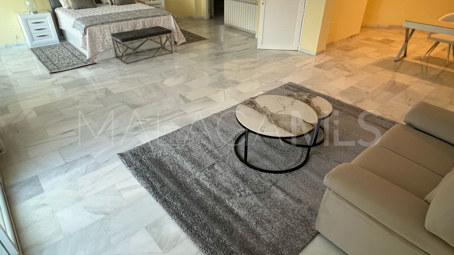 Villa for sale in Elviria