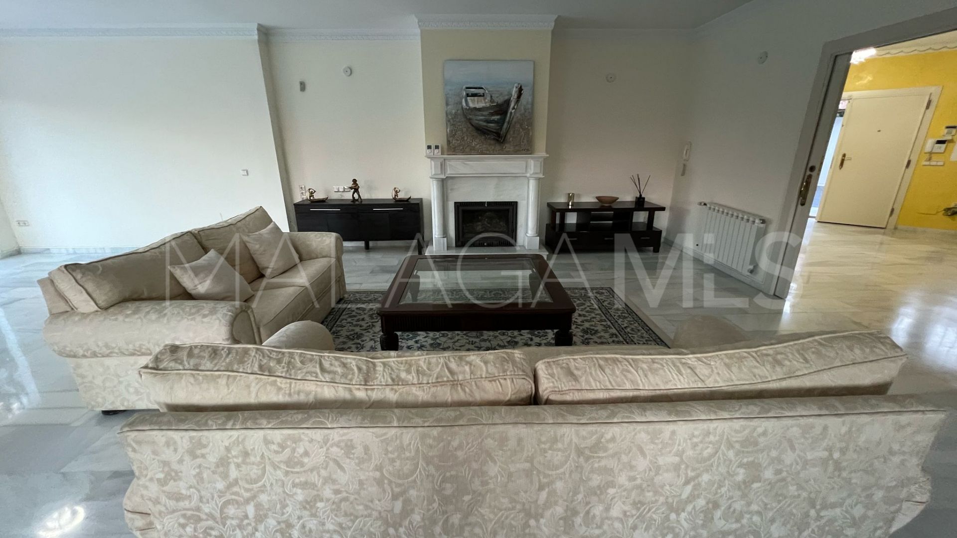 Villa for sale in Elviria