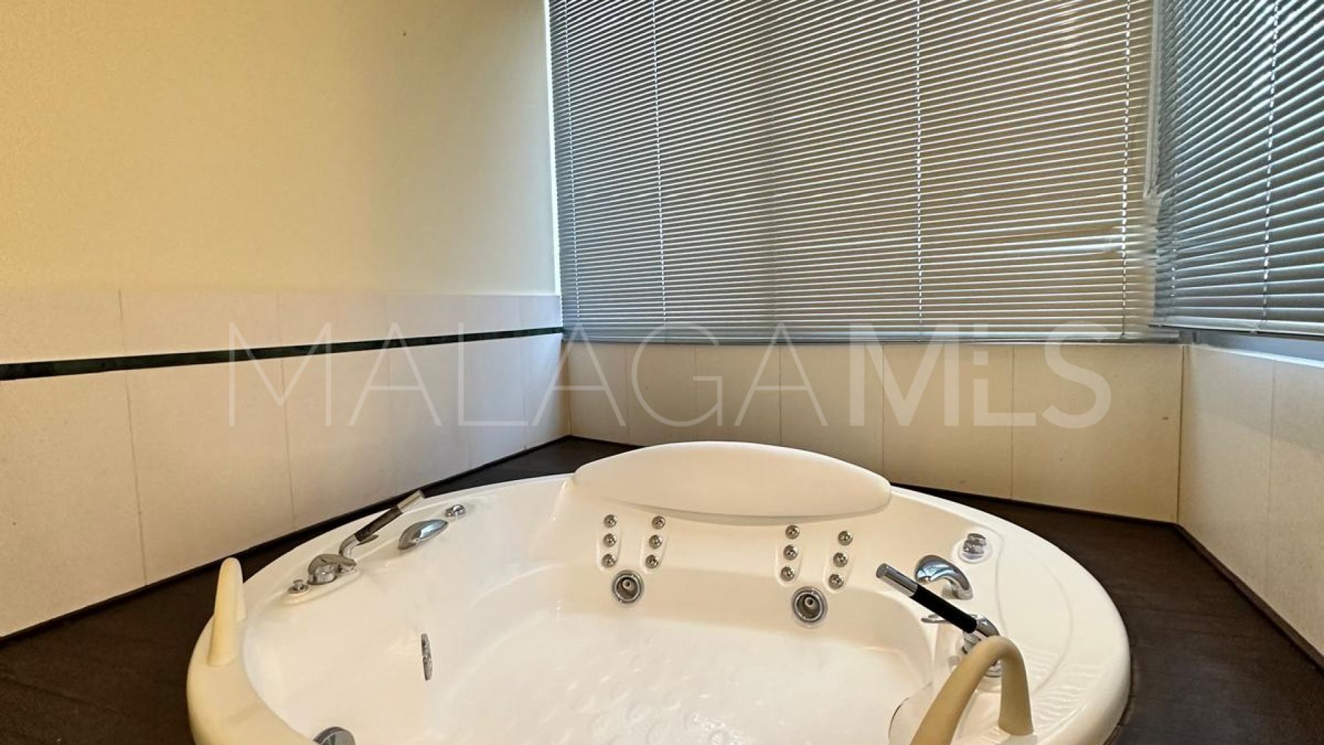 Maison jumelée for sale in Meisho Hills