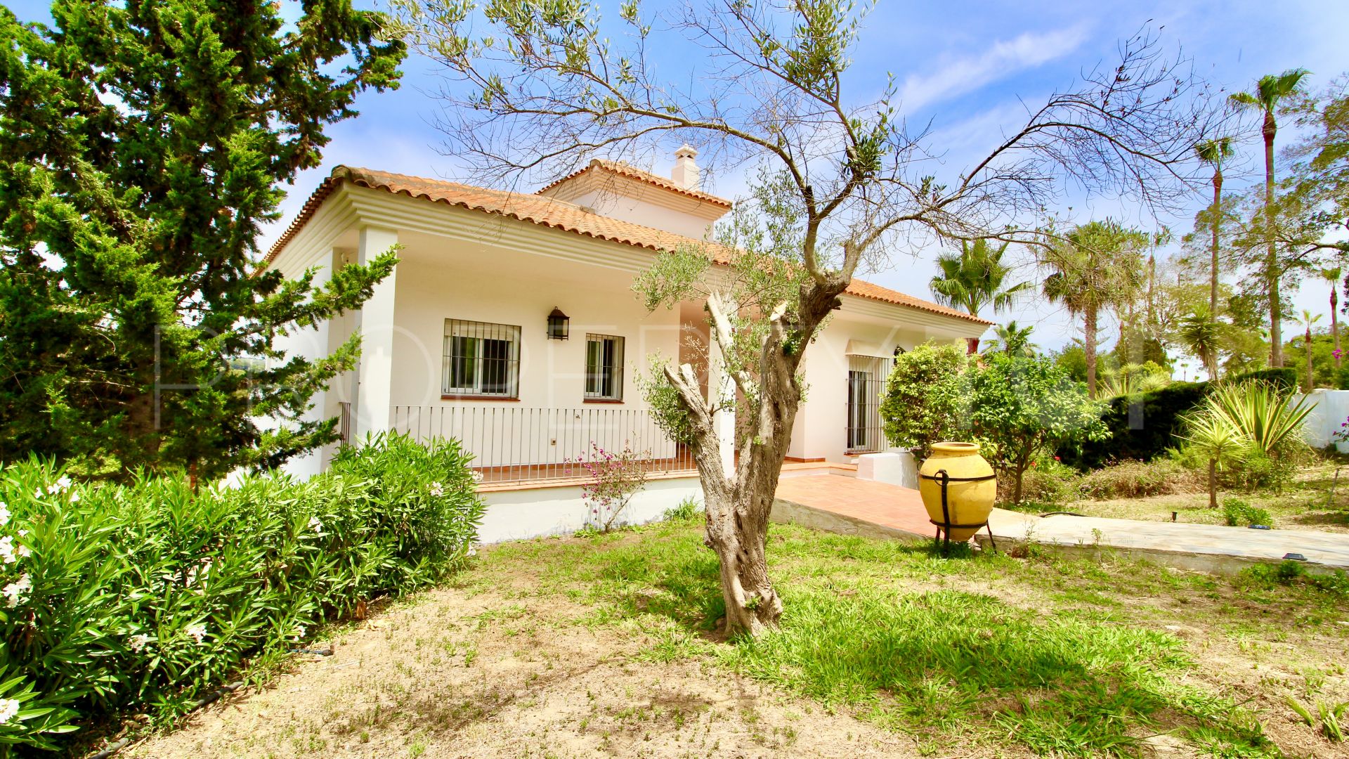 Buy Sotogrande villa with 5 bedrooms