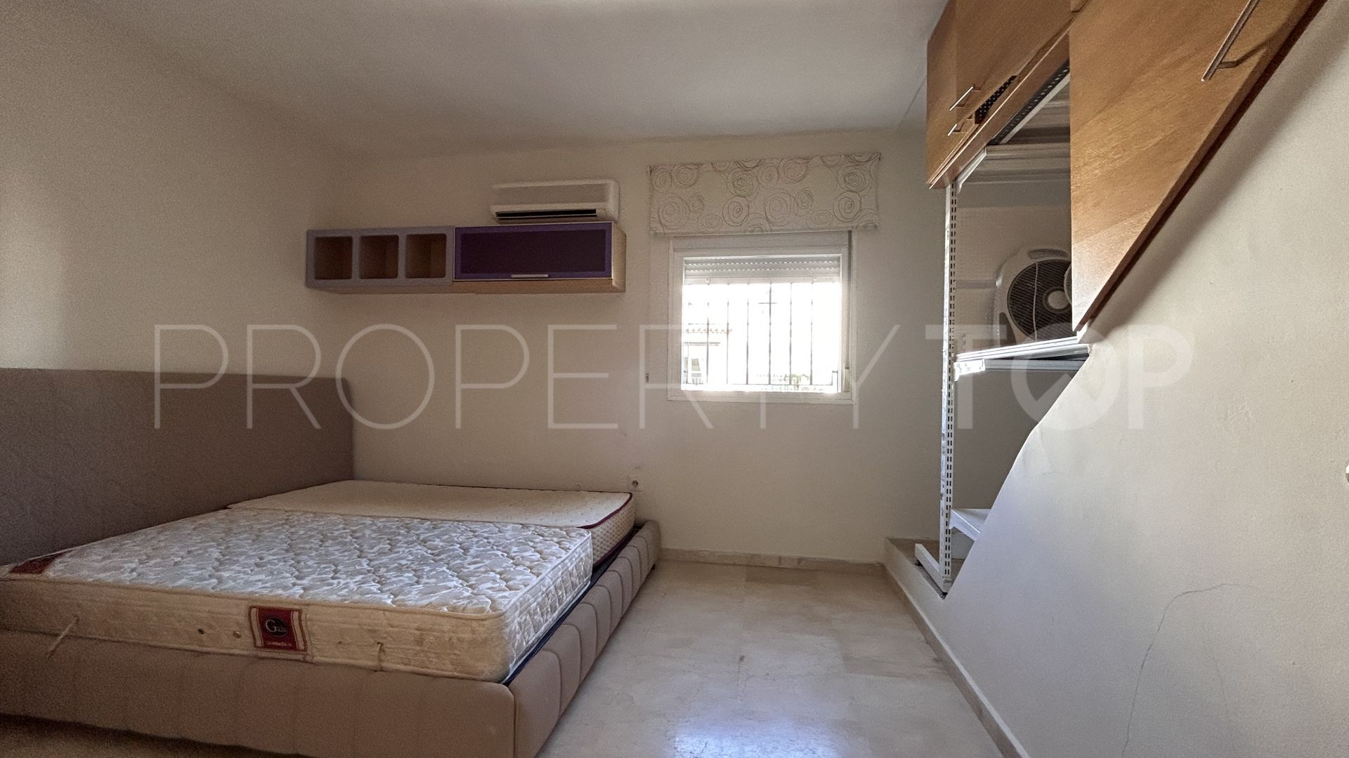 For sale town house in Paraiso Medio