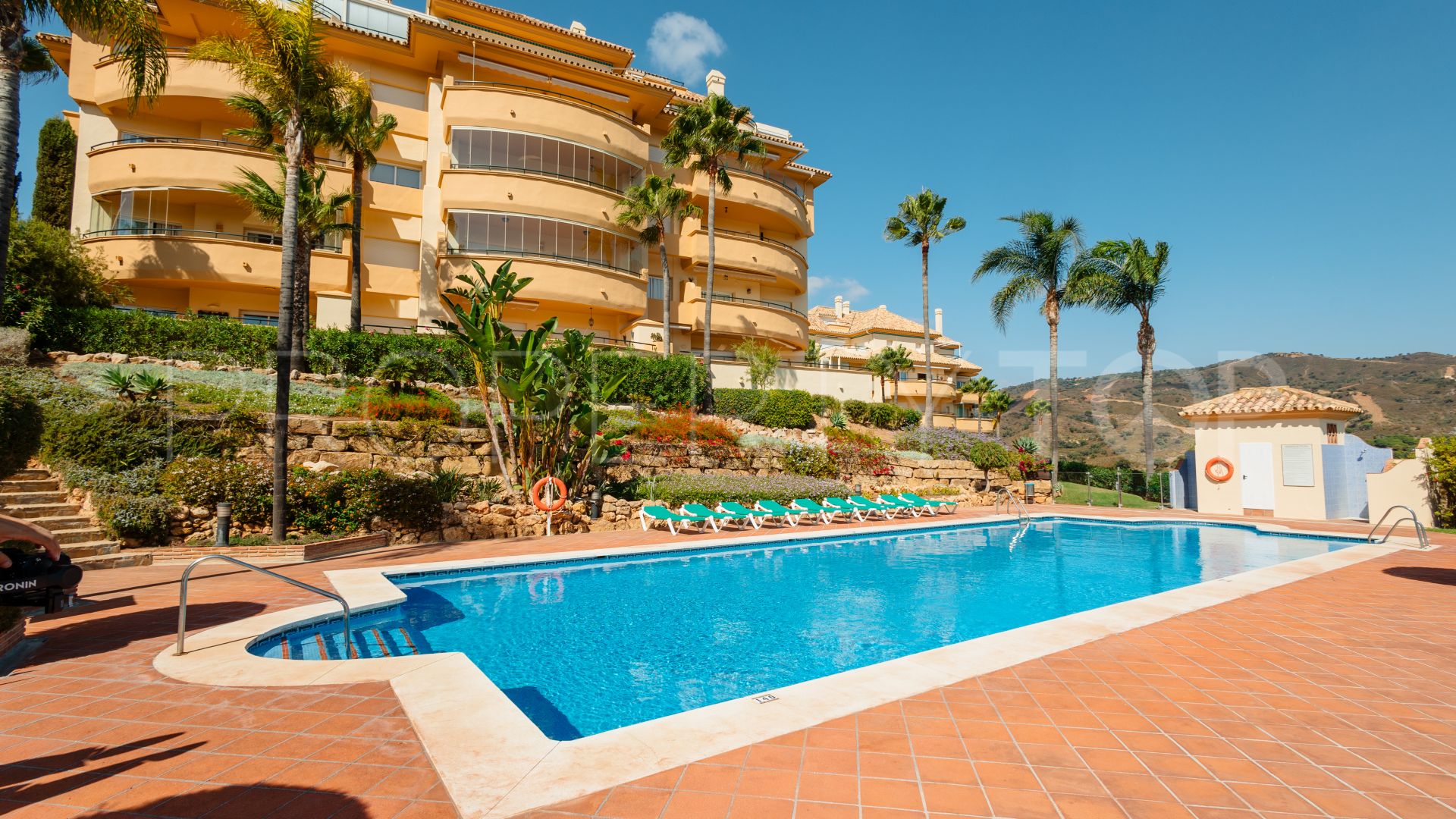 For sale apartment with 2 bedrooms in Elviria Hills