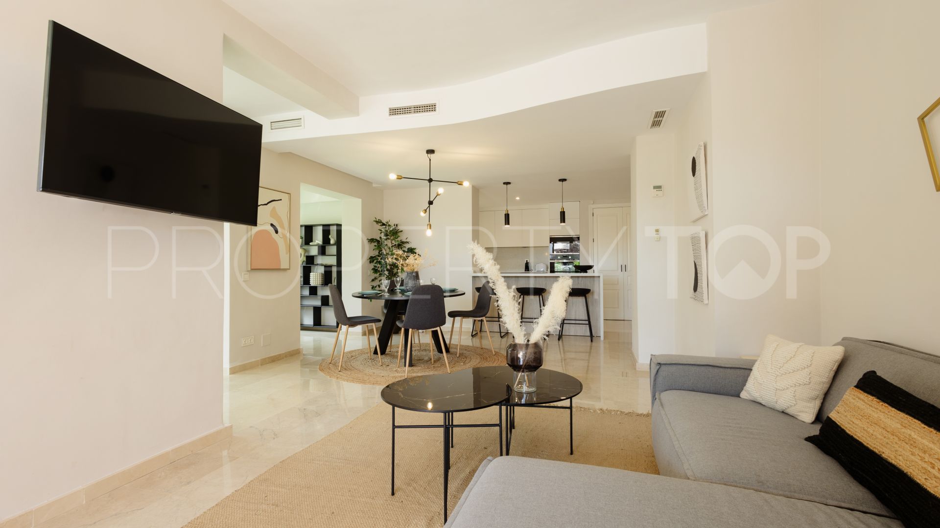For sale apartment with 2 bedrooms in Elviria Hills