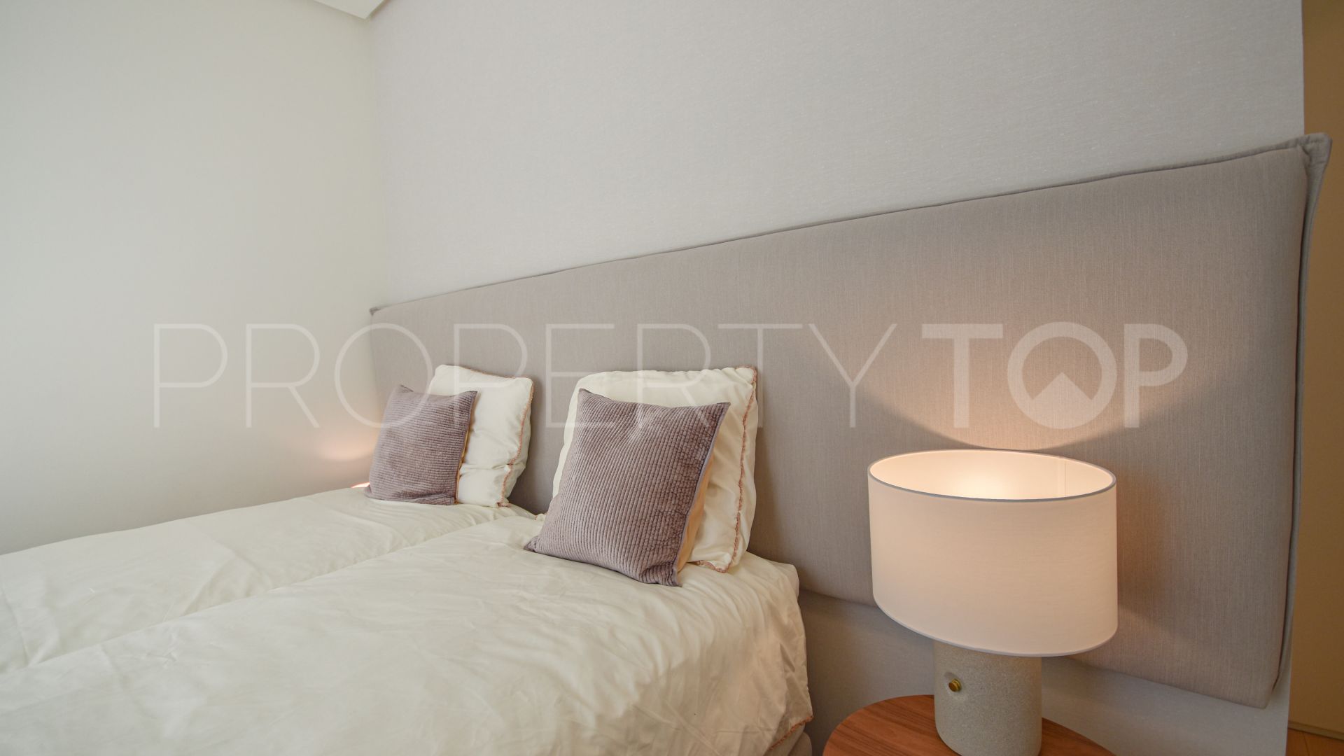 4 bedrooms duplex in Marbella Club Hills for sale
