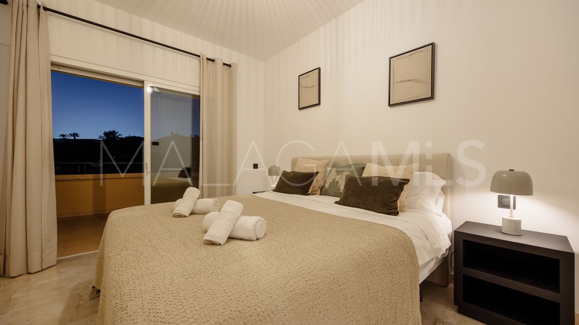 Buy apartment in Elviria Hills